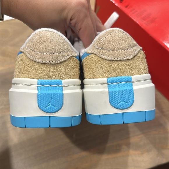 Air Jordan Elevate Low women’s 6.5 - Picture 5 of 7